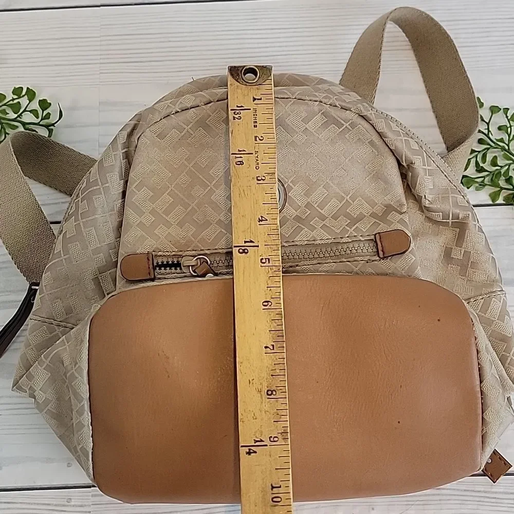 Tommy Hilfiger mini backpack logo print - tan